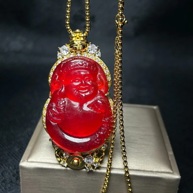 

Новое натуральное украшение: маленький кулон в этническом стиле с красным камнем высокой прозрачности