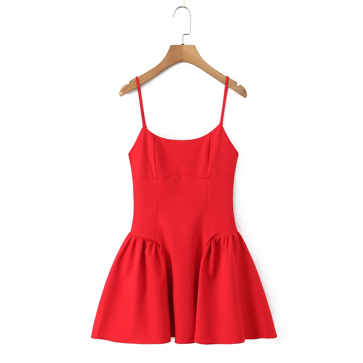 新しい夏のソリッドレッドスリングドレス女性セクシーなローウエストスイングシャーリングボールガウンドレスパーティーフェムベスティドローブ