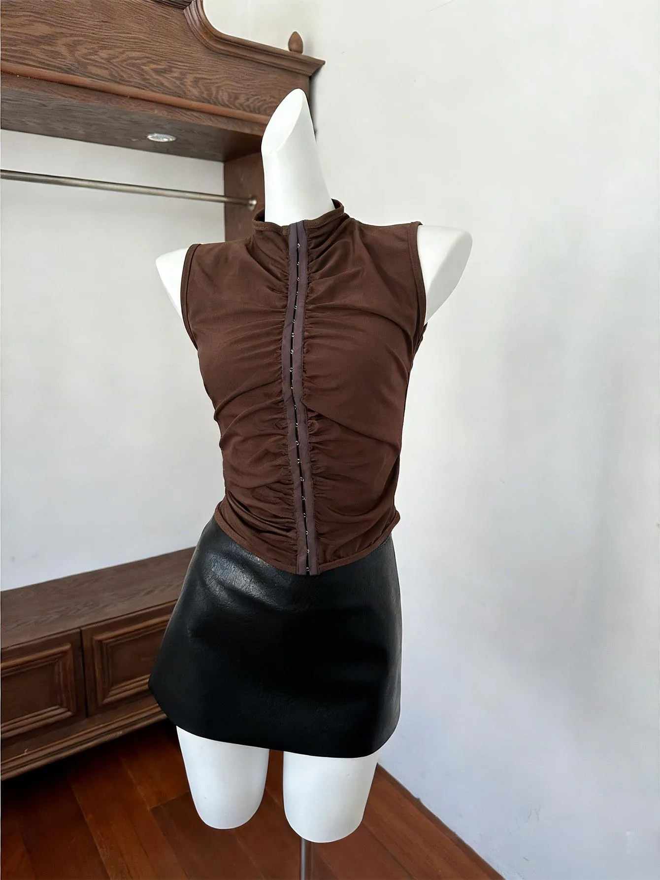 Cross border women's summer solid color stand up collar pleated slim fit sleeveless vest top from Europe and America