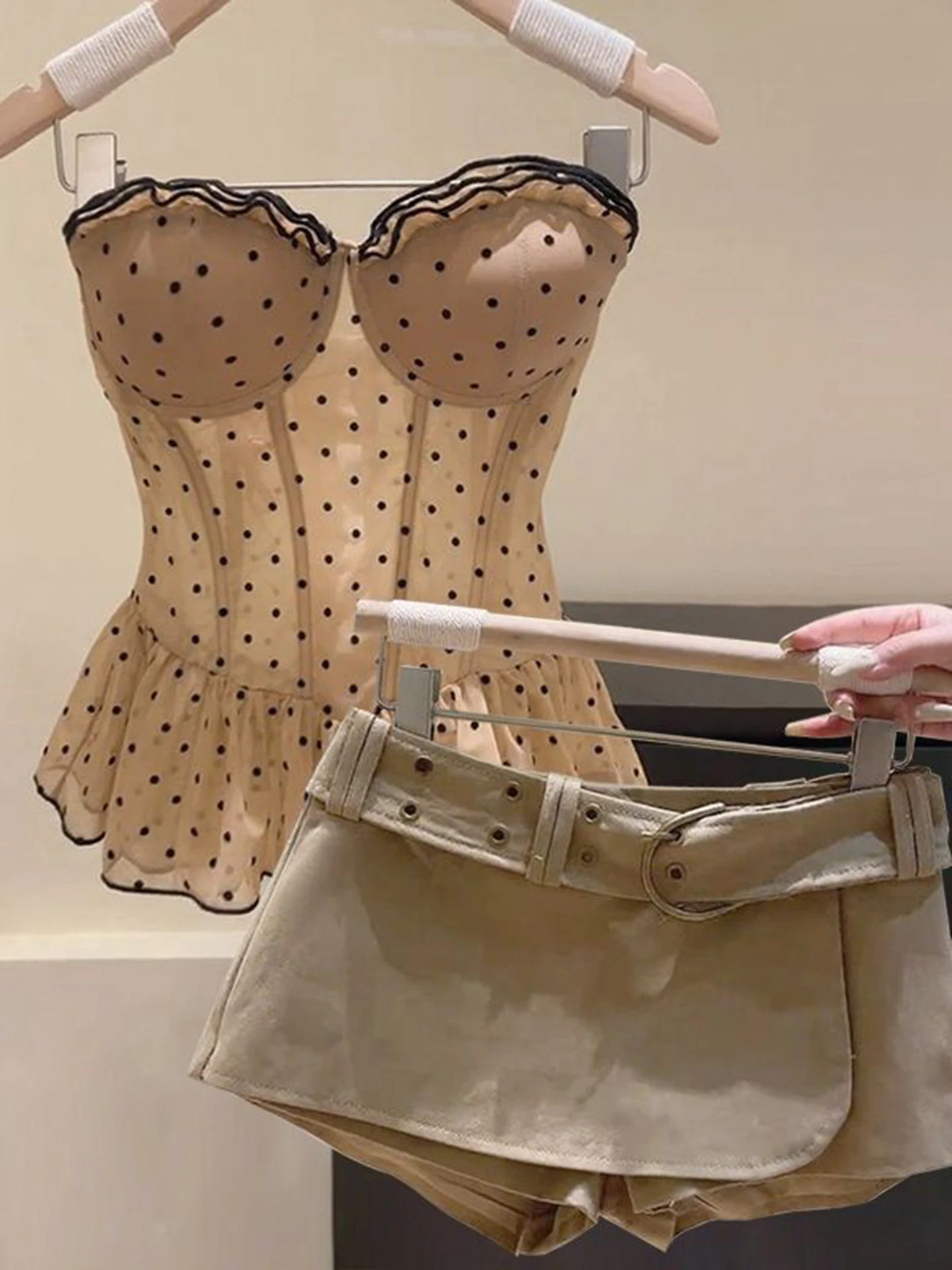 

Комплект из топа-бюстье в горошек и короткой юбки i Color: летний сексуальный костюм в американском стиле для женщин, состоящий из двух предметов