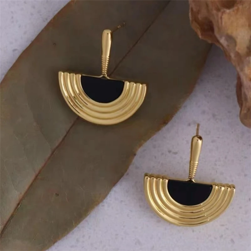 HUANZHI Black Glazed Metal Drop Earrings Geometric Sector Gold Color Irregular Vintage Personality Jewelry New Design