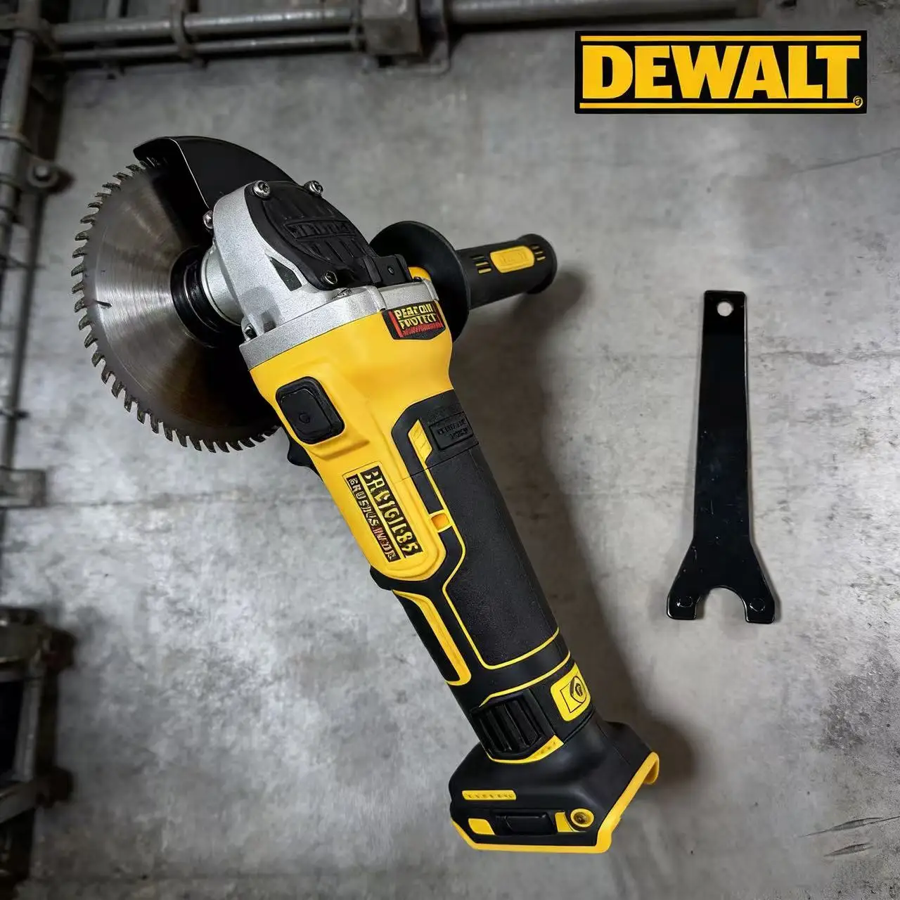 

Аккумуляторная угловая шлифмашина DEWALT DCG405N 20V бесщеточная, переносная, для резки и полировки, электроинструмент (без АКБ и ЗУ)