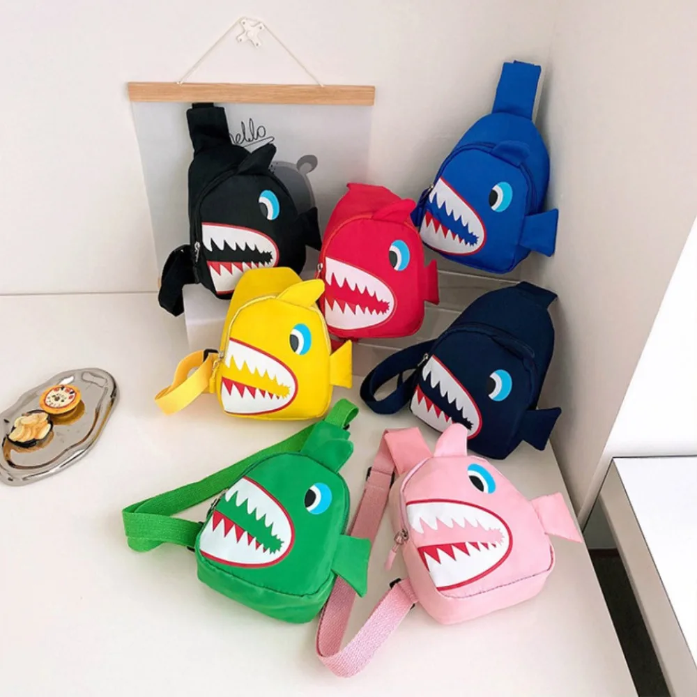 ブランドの新しいキャンバスサメパターンチェストバッグジッパー印刷クロスボディチェストバッグ漫画サメウエストバッグ