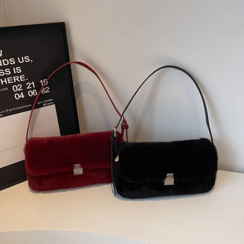 

Новинка 2023 года, женская плюшевая сумка подмышки, шикарная сумка через плечо с регулируемым ремешком, универсальная сумка через плечо из искусственного меха для работы и поездок на работу