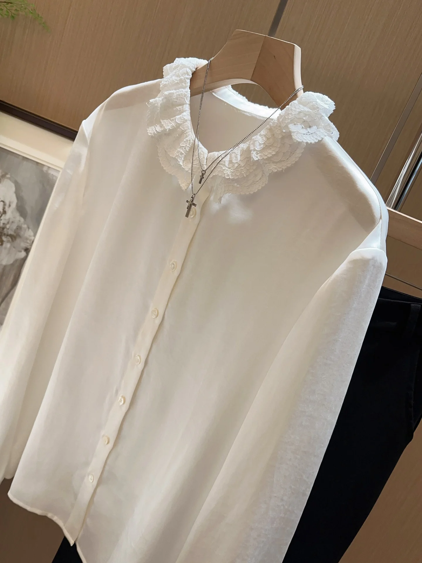 

Уникальная красивая шелковая рубашка с двойным воротником-лепестком, гладким драпированием и рукавами-фонариками, женская, в романтическом стиле, однотонная, свободного кроя