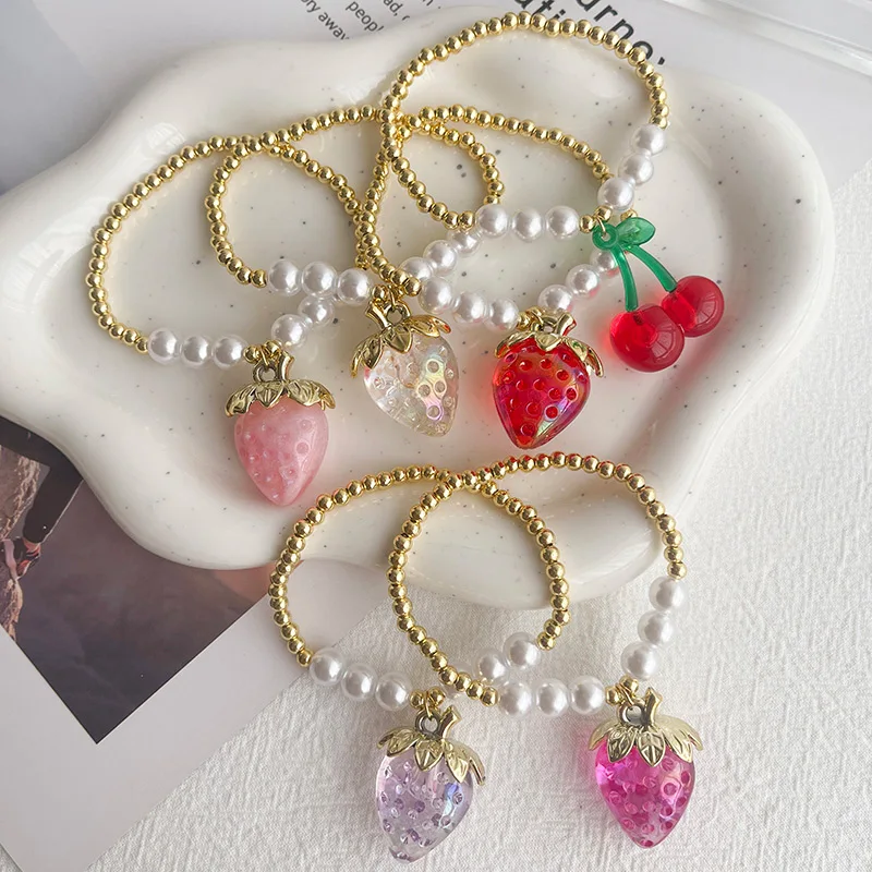 Stylish and simple resin strawberry and cherry pendant with copper and imitation pearl beaded bracelet, suitable for daily wear