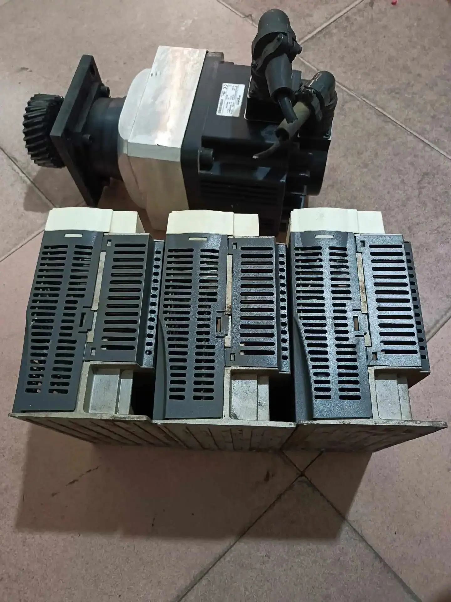 LXM23DU20M3X BCH1801N12A1C Серводвигатель для Schneider