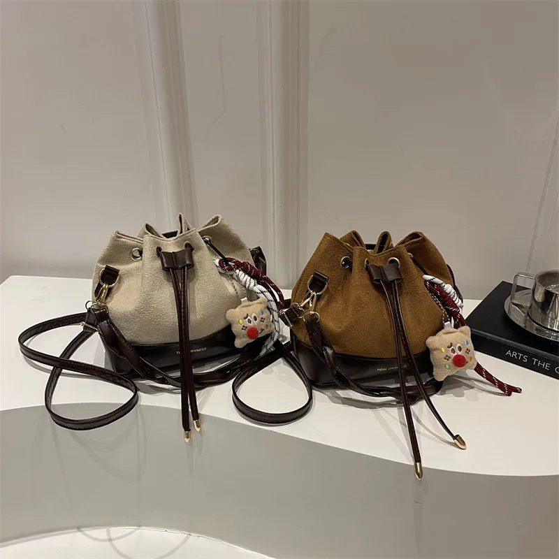 

2026 autumn and winter new bucket bag fashionable casual individualistic and simple bag niche shoulder bag for women