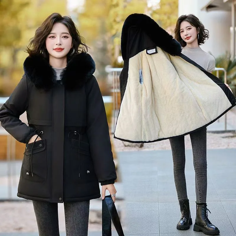 Plus fluwelen gewatteerde katoenen kleding met capuchon 2025, nieuwe westerse stijl herfst en winter dames warme grote bontkraag lang katoen gewatteerd