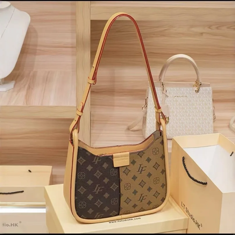 Elegant Minimalist Luxury Diaper Bag Unique Designer For Women Large Capacity Vintage Leather Shoulder Bag Fashionable Crossbody