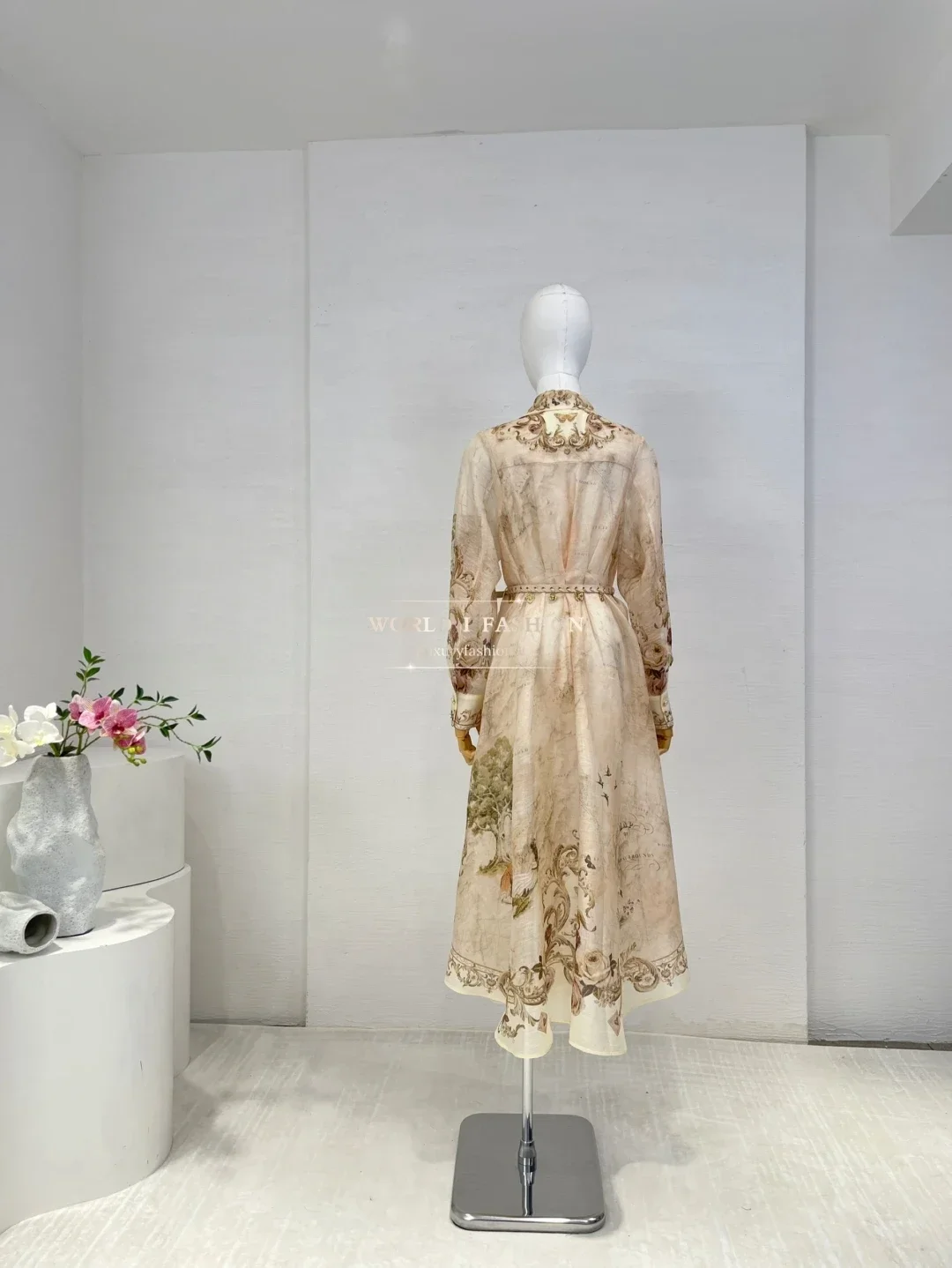 Женское платье миди с длинными рукавами и принтом бежевого розы 2025 г.