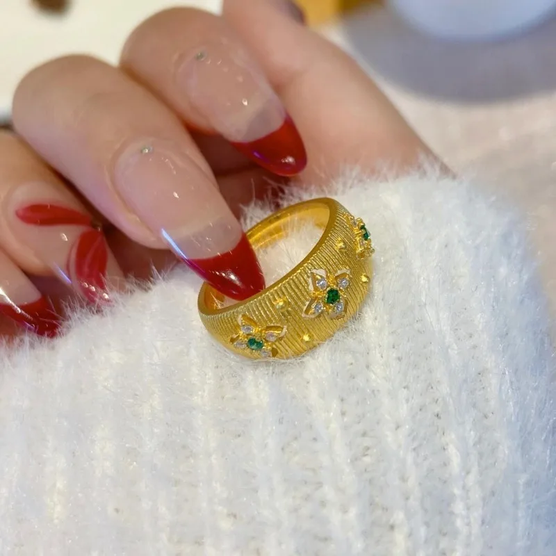 

Italian Style Hollow Four-leaf Flower Ring Women's Light Luxury Versatile Jewelry Temperament High-end Jewelry Retro Ring