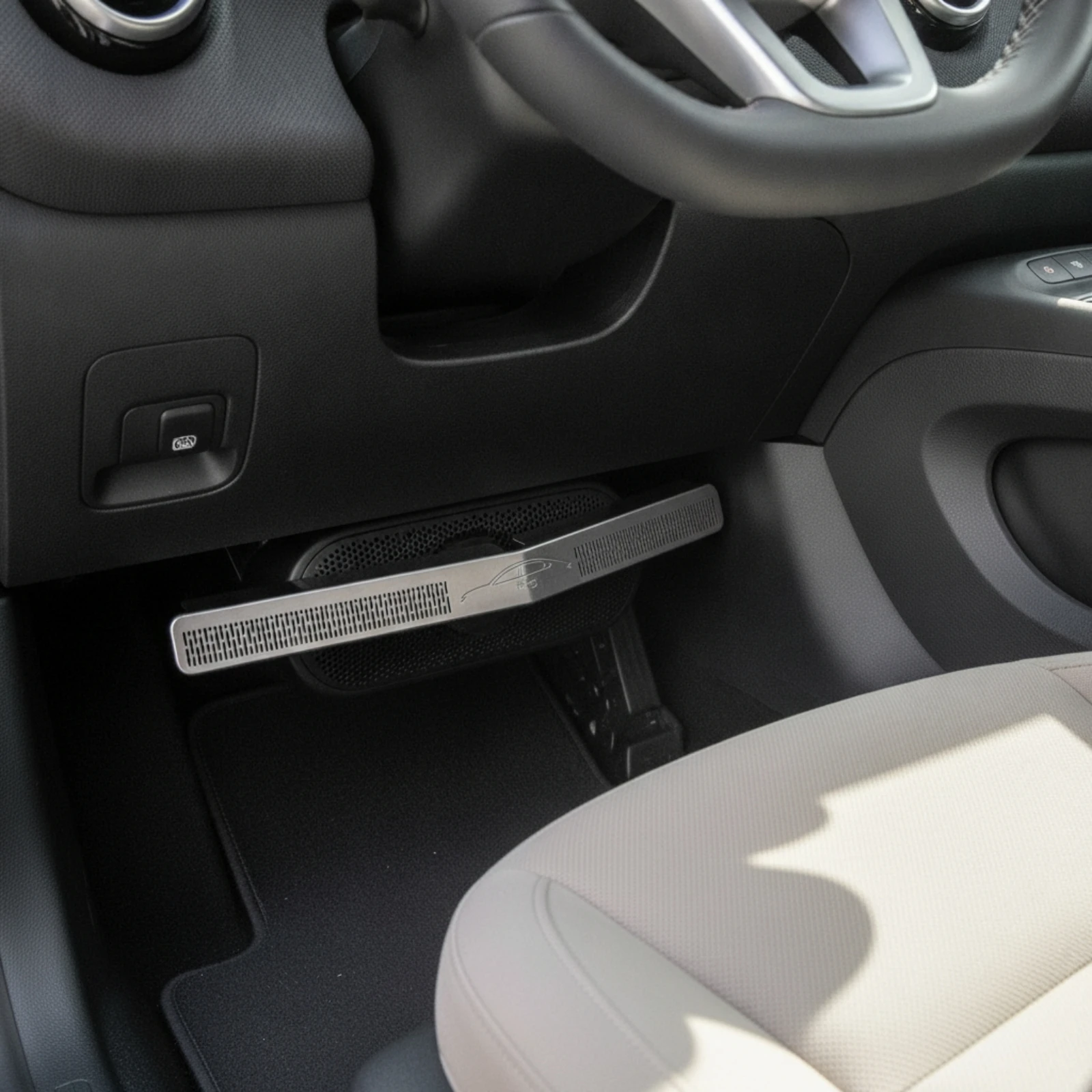 Under-Seat Speaker Cover Perforated Car Speaker Cover with Grille Lautsprecherabdeckung Safeguarding Autolautsprecher Slim