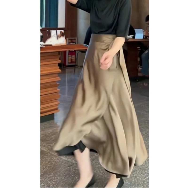

Sweden's niche lightweight, soft, elastic, and comfortable umbrella shaped mid length skirt
