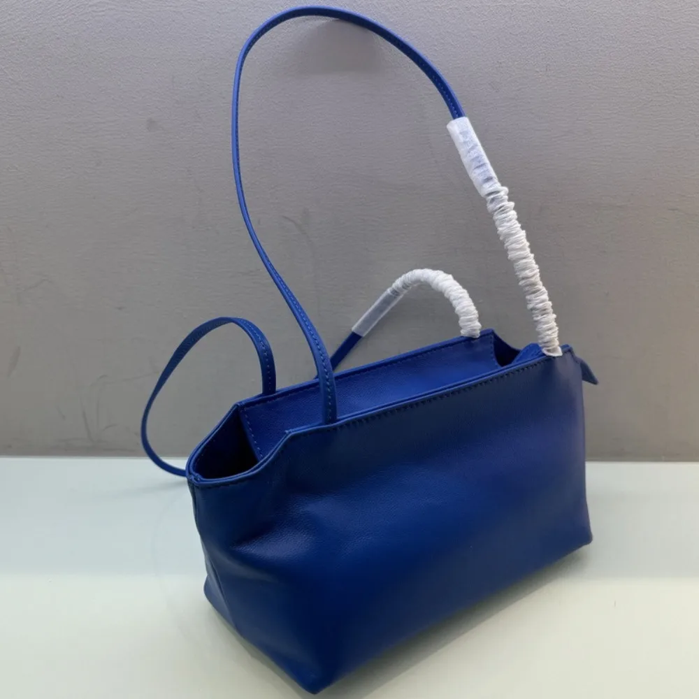 2026 New Simple and Atmospheric Versatile Tote Bag Underarm Shoulder Classic Exquisite Unique Texture Fashion Classic Premium