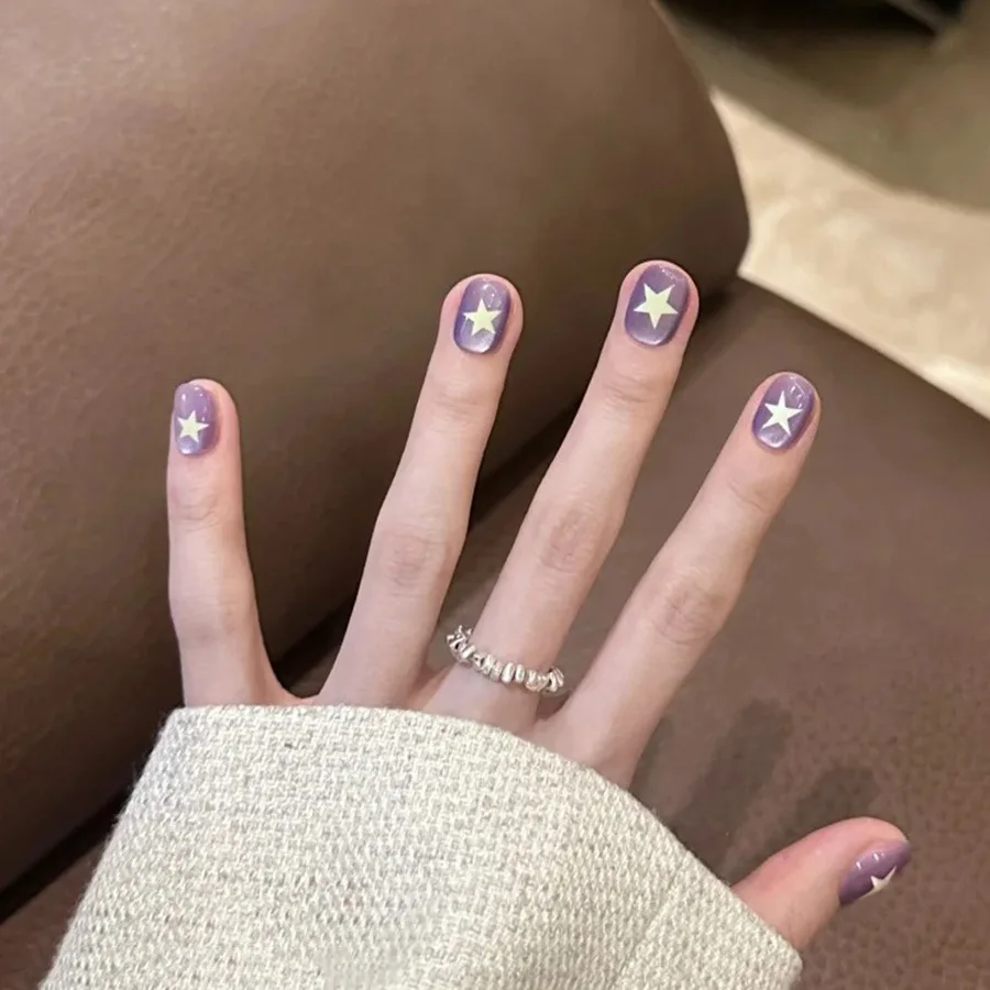 24 buah Almond Tekan pada kuku Y2K bintang desain berlian untuk Keren Gadis warna Nude kuku palsu untuk wanita penutup penuh ujung kuku palsu