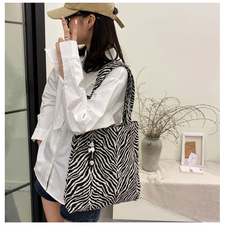 Fashion Large Capacity Zebra Canvas Handbag Women Bag Luxury Shoulder Bag New Shopping Tote Bag Casual Travel Underarm bag