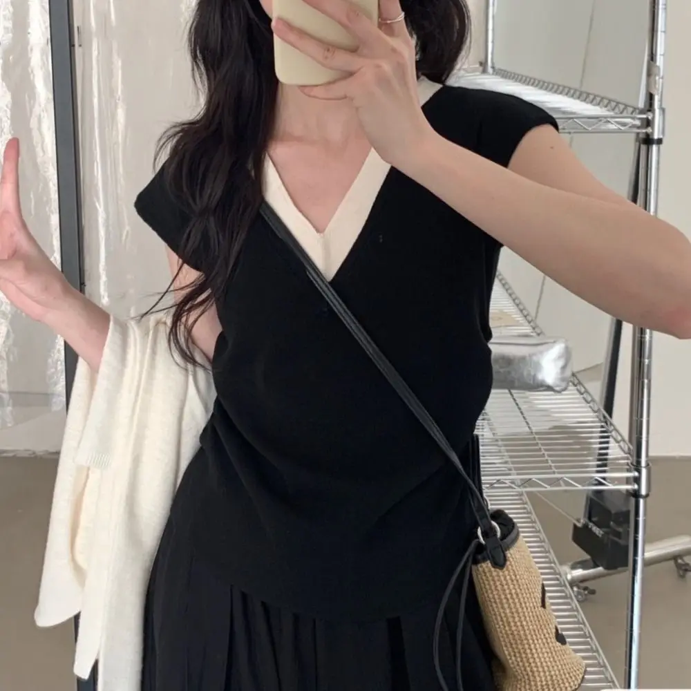 

Fashion Patchwork Fake Two Pieces T-shirts V-neck Short Sleeve Slim Crop Top Korean Style Sweet Girl's Top Summer