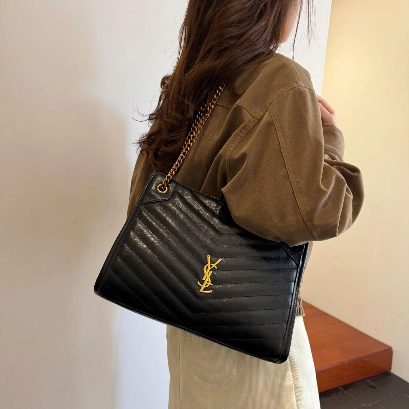  حقيبة يد جلدية مع حزام سلسلة، محفظة كتف عصرية للنساء، حقيبة كروس بمقبض علوي، حقيبة تسوق مزخرفة #1