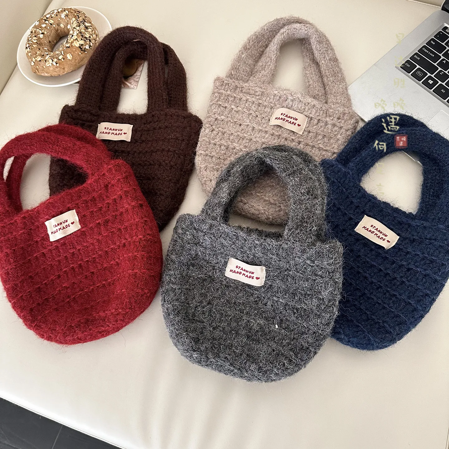 

Red Knitted Wool Handbag Women's Autumn Winter Retro Versatile Handheld Bag Daily Commuting Handbag Faionable Clutch Bag