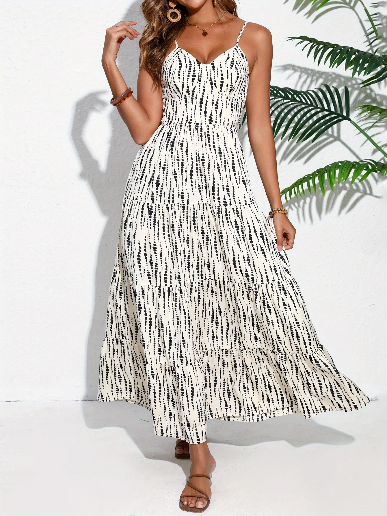 Damen-Wickelkleid im Bohème-Stil mit Spaghettiträgern und Schnürung am Rücken – Langes Kleid für Urlaube und Ausflüge – Detail 1