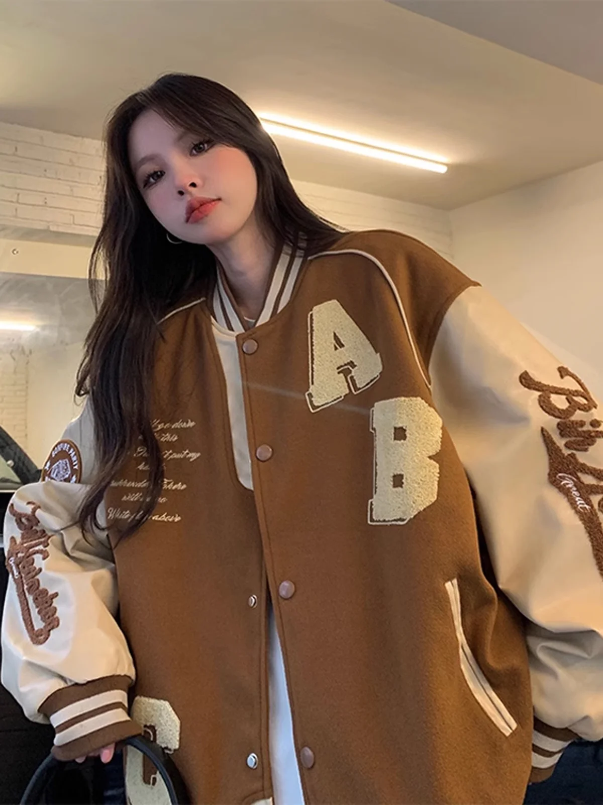 

Бейсбольные куртки с буквой M для женщин, приятные к телу, для кампуса, ударопрочные, мотоциклетные, с рукавами «летучая мышь», элегантные, удобные для бега, трикотажные, в стиле хипстер