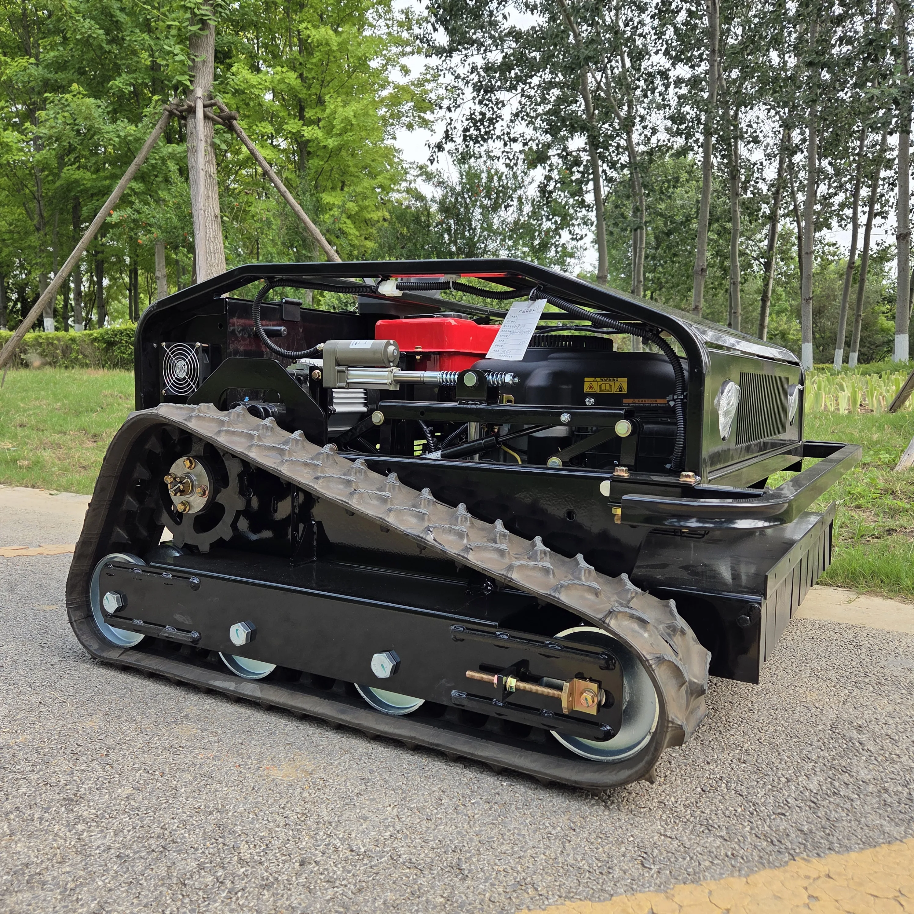 One-touch start! Remote control lawn mower: efficient mowing, adaptable to various complex terrains, CE certified