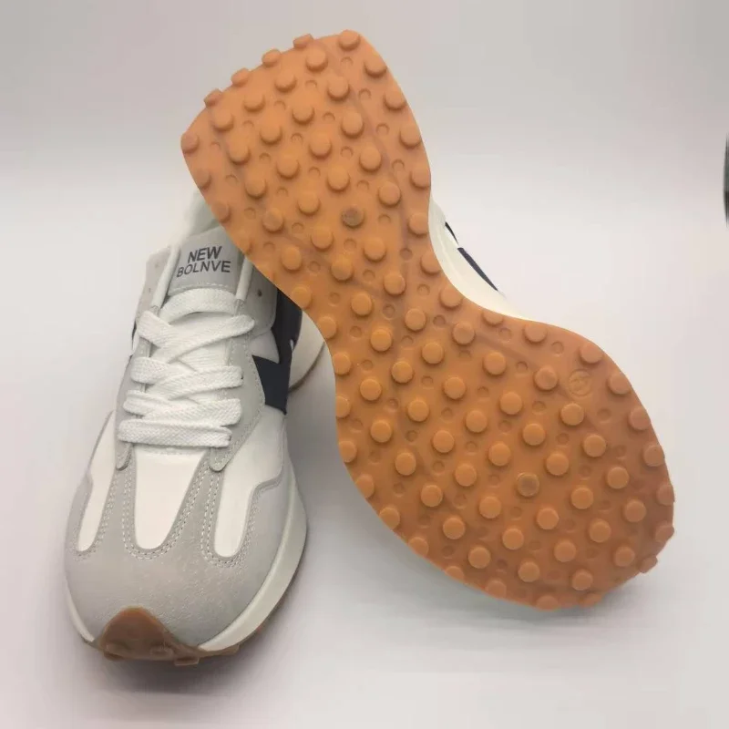 

High Quality Unisex Run Shoes Fashion Breathable Outdoor Sneakers Thick Soled Lace Up Comfort Classic Casual Shoes Men and Women