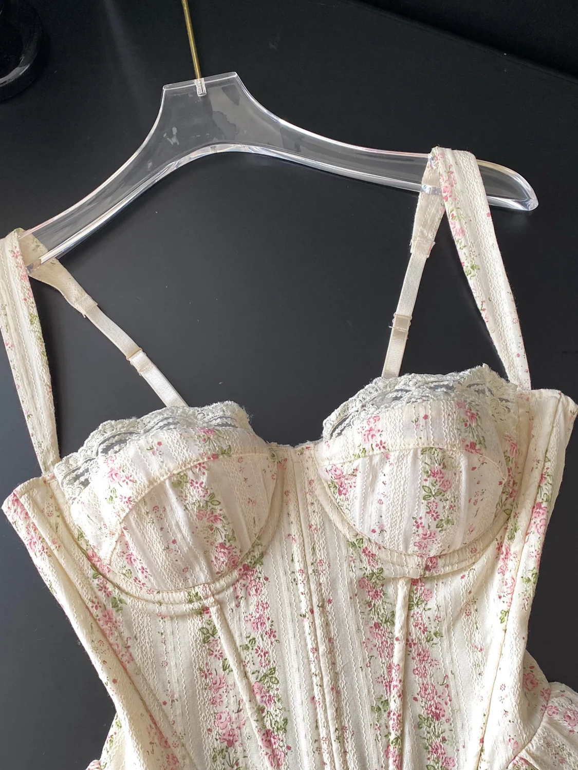 Rustic Floral Fishbone Strap Vest Women's Outerwear Lace Splicing Waist Cinched Slim Sweet Top Summer Commute Style Regular Fit