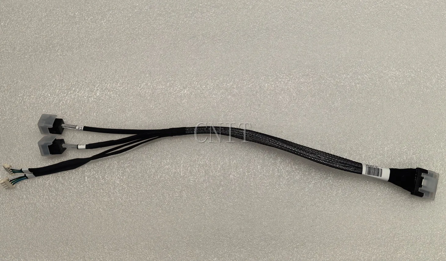 

Кабель Amphenol 37000897 RSL74-4273 4.0 SFF-8654 8i 74-контактный на 2x SFF-8643 4i, 40 см
