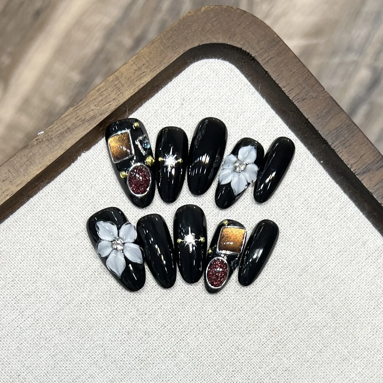 

10pcs Handmade Black Oval Press on Nails Cat's Eye 3D Carving Flowers Design Sweet Cool False Nails Wearable Y2K Fake Nails Art