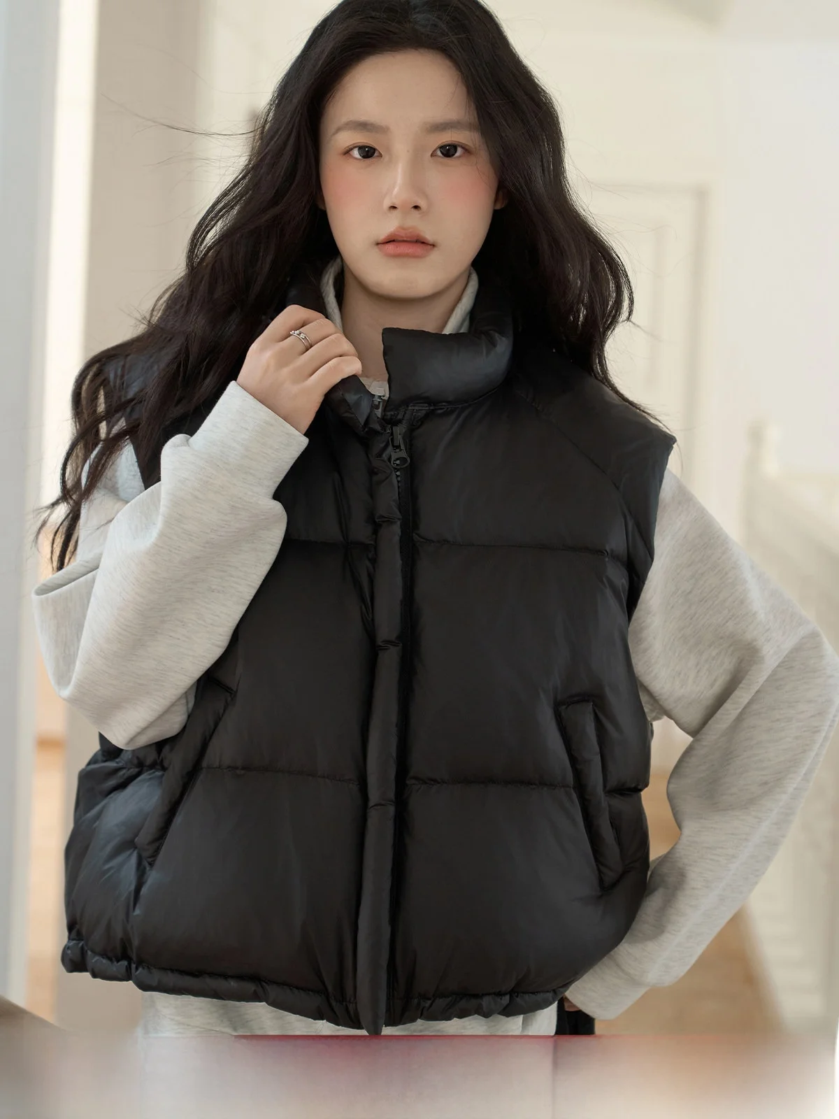 

Черный укороченный пуховый жилет женский свободного кроя, теплая зимняя верхняя одежда для города, на молнии, цветной