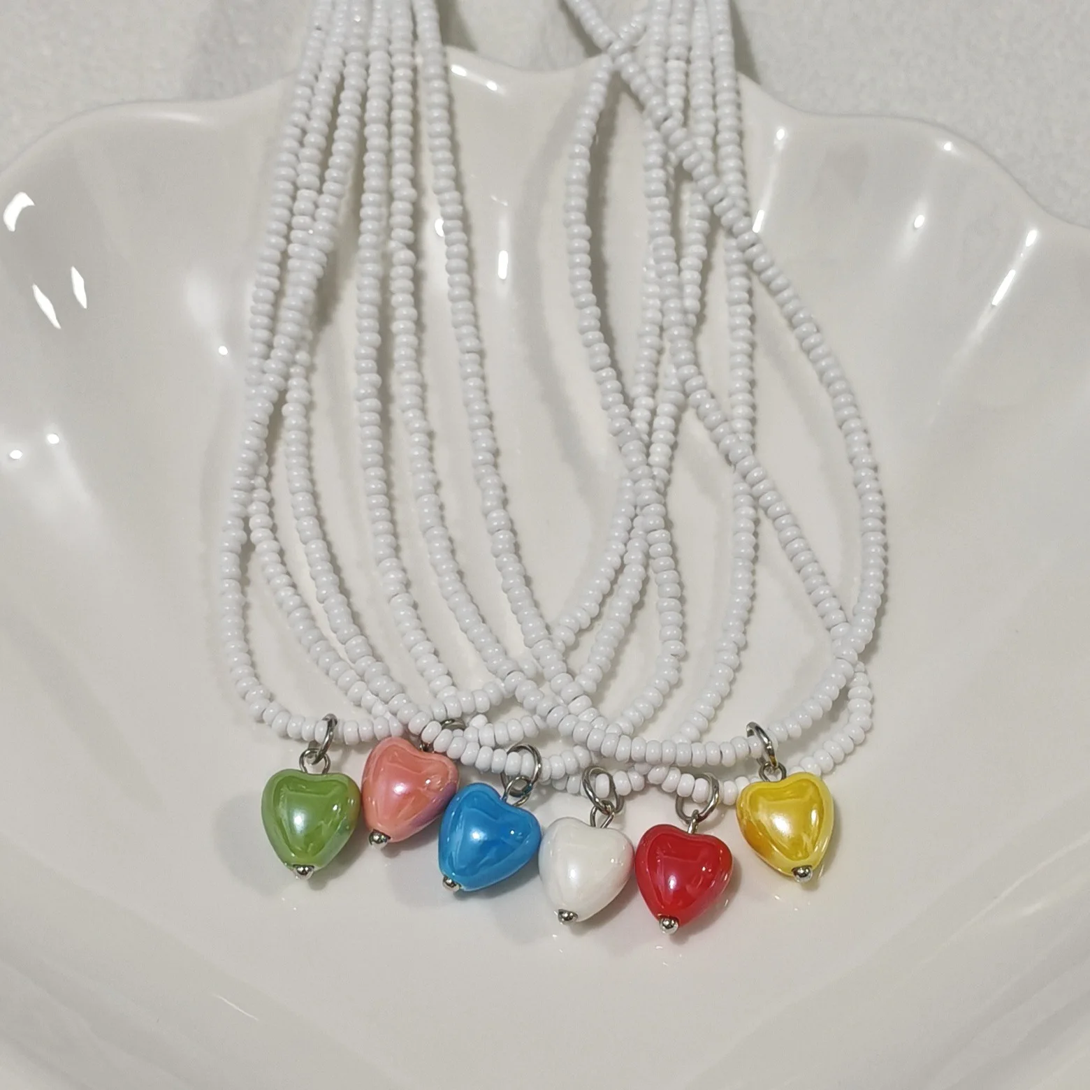 

2025 Simple Color Heart shaped Pendant Necklace Women Retro Sweet Millet Bead Weaving Fashion Girl Charm Jewelry
