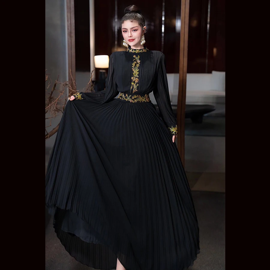 

2025 New Runway Black Long Sleeve Nail Bead Tube Pleated Embroidered Dress 241227Z02