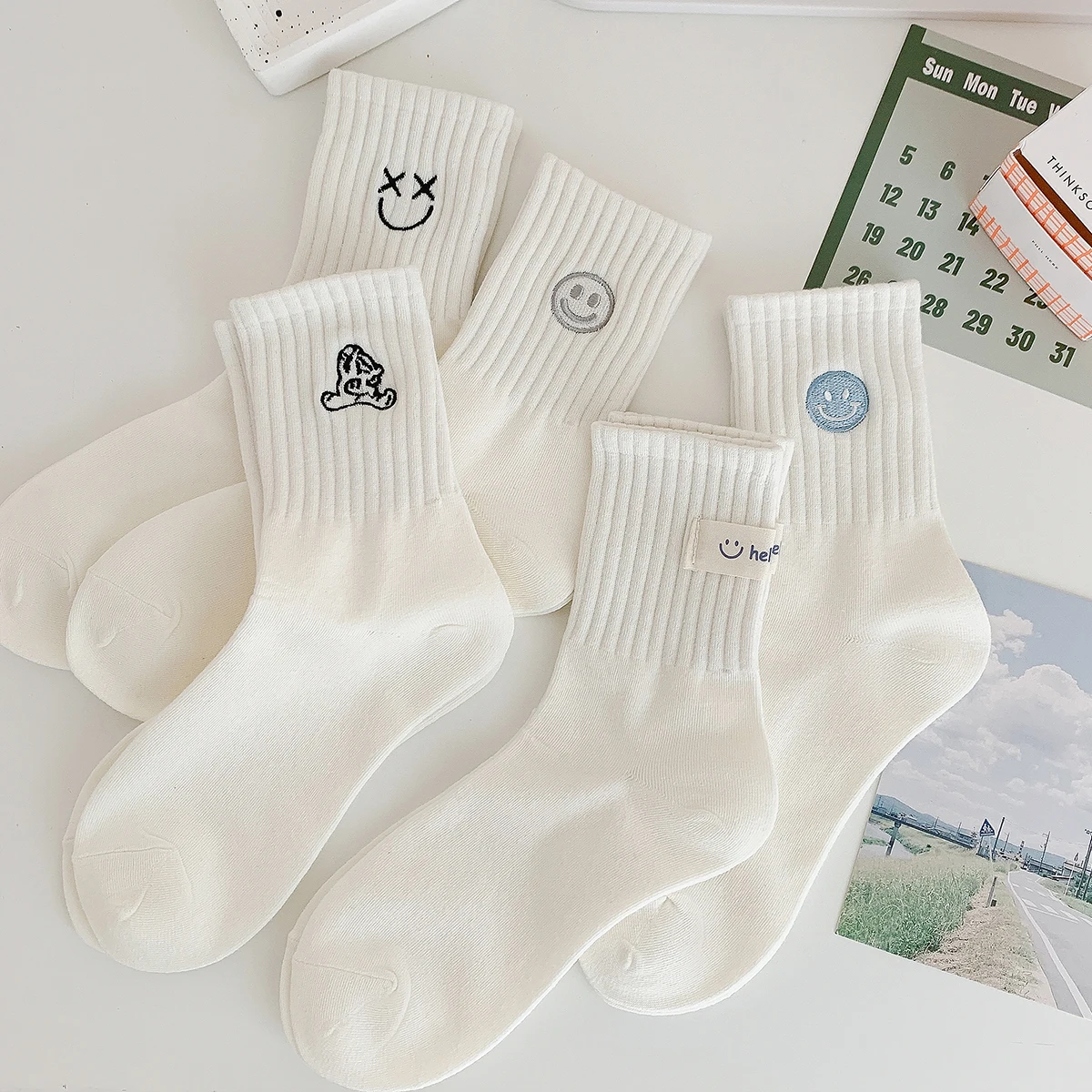 3-Pair Women's Cotton Four Seasons Cartoon Cute Smiling Face Sweet College Style Sweat Absorbing Breathable Middle Socks