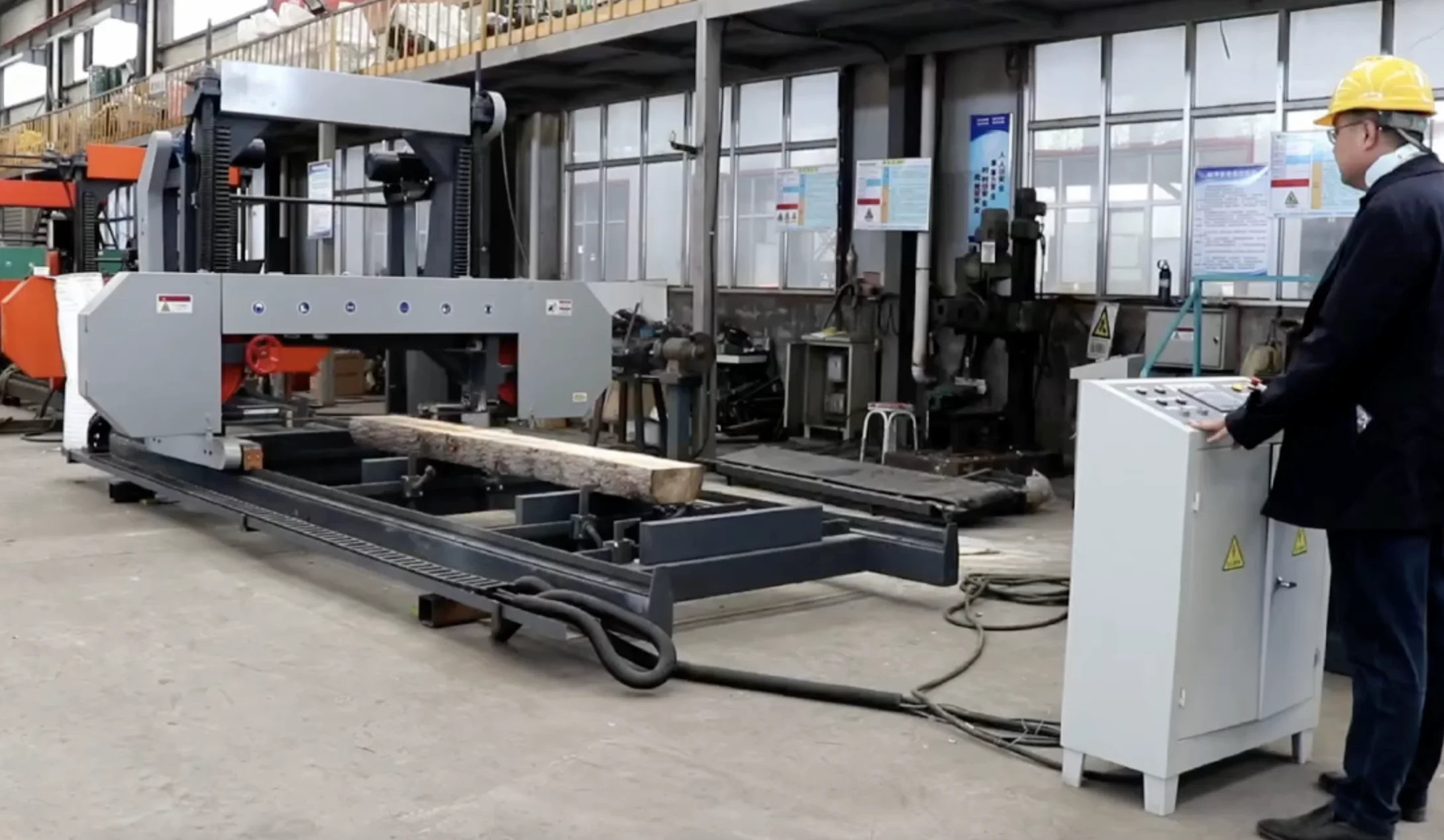 Large Diameter 300mm Logs Wood Cutting Machine Horizontal Double-blade Angle Sawmill