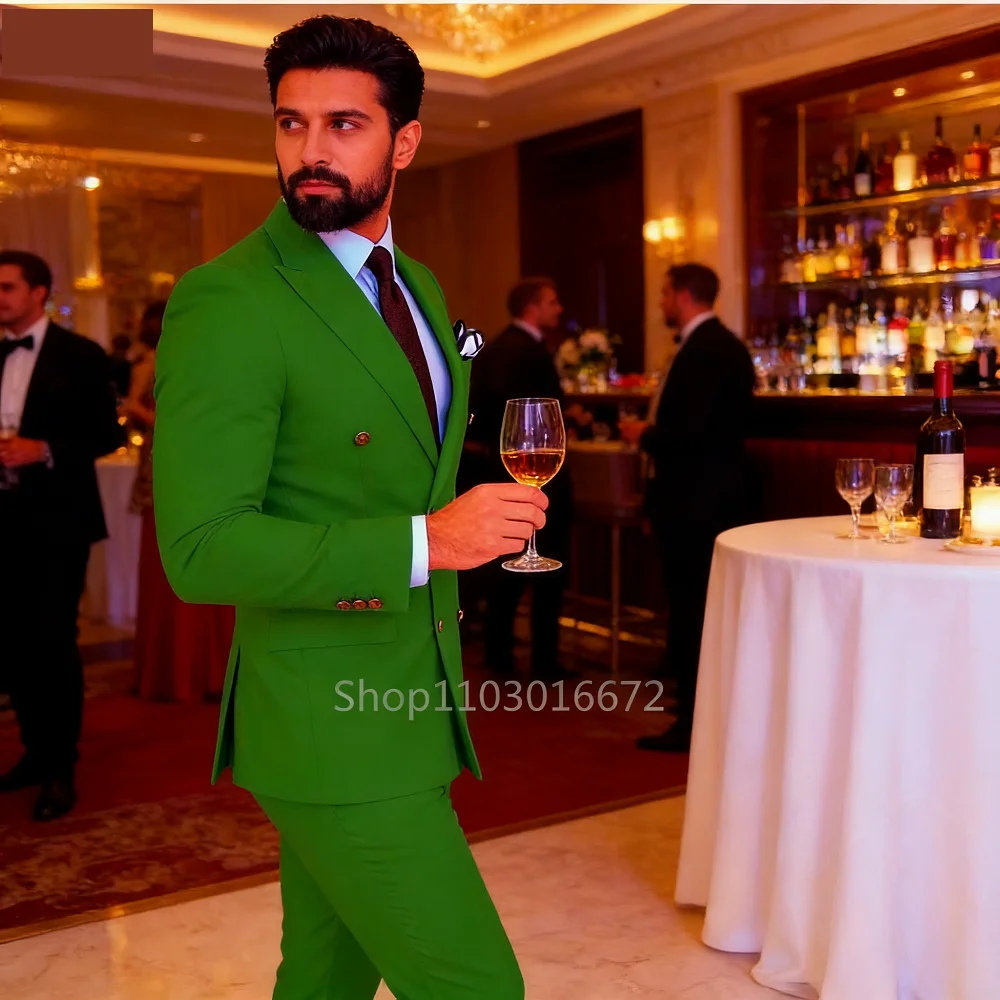 

Мужской костюм-смокинг из 2 предметов: двубортный пиджак с острыми лацканами и брюки для свадьбы, торжественных мероприятий и вечеринок