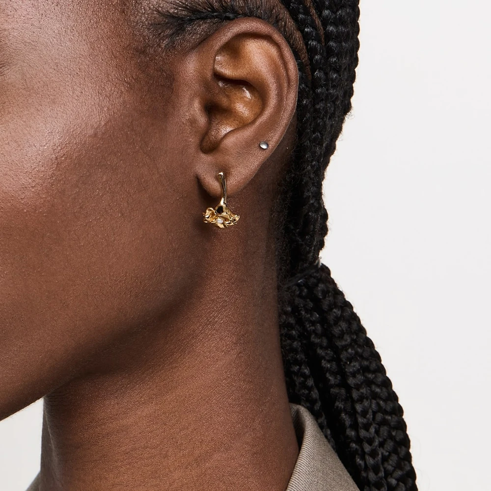 

Elegant Imitation Pearl Morning Glory Gold Color Small Earrings Women Gold Plated Metal Flower Ear Studs Anti Allergic Jewelry