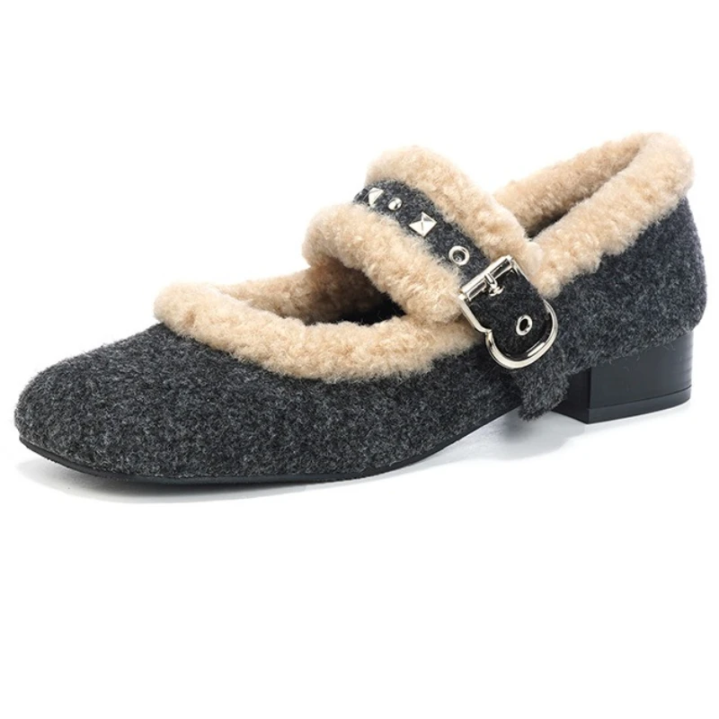 

Удобные короткие плюшевые туфли Мэри Джейн на массивном каблуке, женская модная зимняя женская обувь с заклепками и пряжкой, нескользящая уличная повседневная обувь