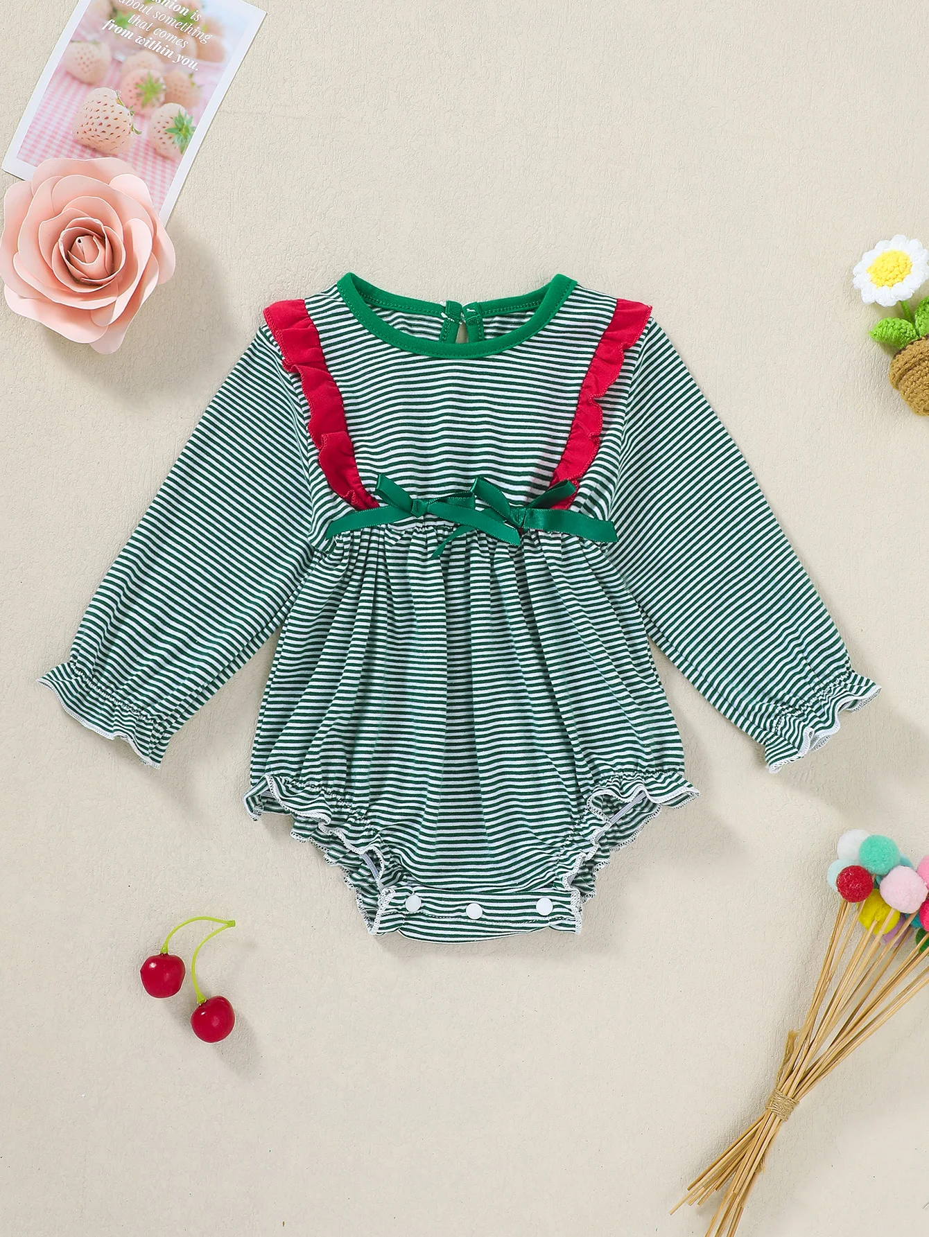 Baby-Mädchen-Strampler für Frühling und Herbst, grün gestreift, rot, langärmelig, mit Dreiecksmuster, Babykleidung