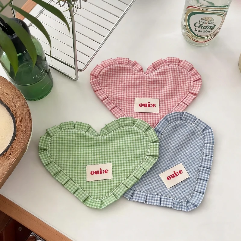 

Heart-shaped Plaid Meal Mat Coaster Pleated Lace Cute Insulation Pad Mat Portable Bowl Mats Dining Table Atmosphere Decoration