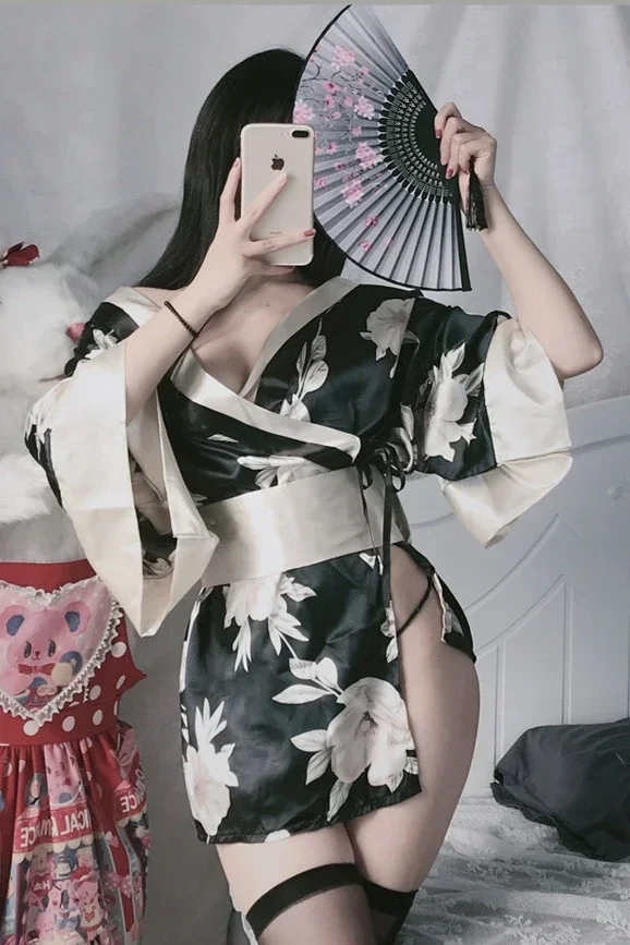 Kimono japonés para mujer, traje de Cosplay Sexy, bata de estilo tradicional, disfraz de Yukata Sakura, pijama, cinturón de seda suave, lencería Porno