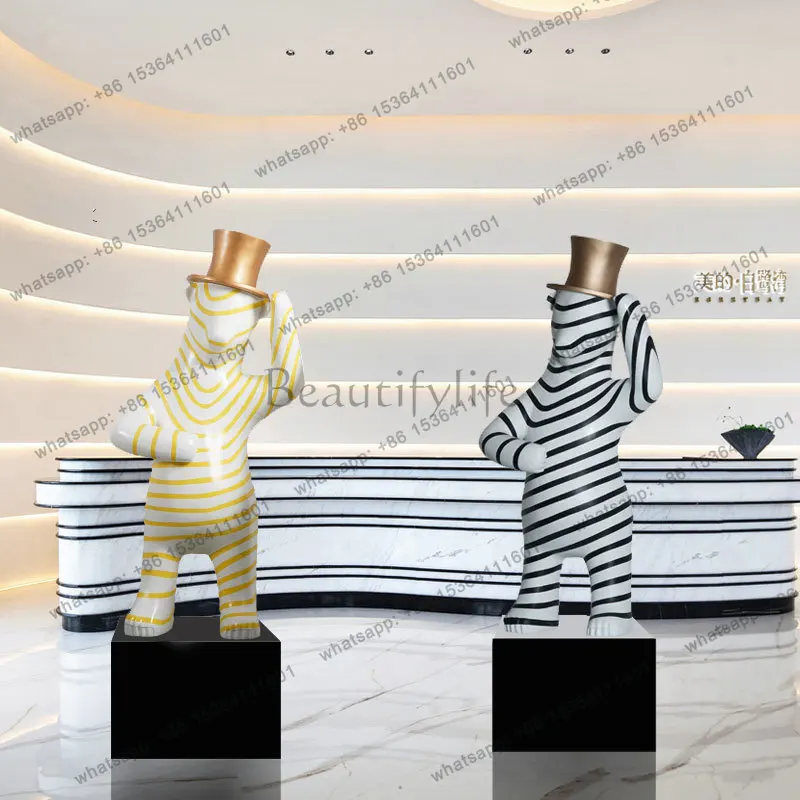 Creative Resin Stripe Courtesy Bear Sculpture Mall Hotel Sales Department Art Deco Ornament Outdoor Landscape