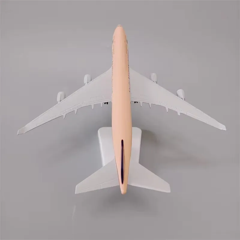 20cm Alloy B747 Saudi Arabian Airlines Aircraft Model 747 Diecast Aircraft Model With Wheels Landing Gear Collections or Gifts