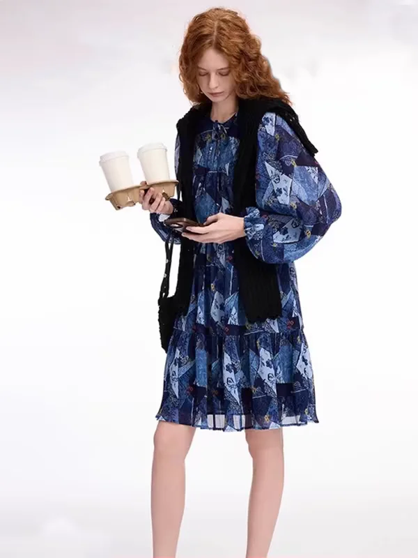 Originalbestellung für den Außenhandel: Ein mittellanges Kleid mit bedruckten geometrischen Blumen für Frühling und Sommer in Spanien