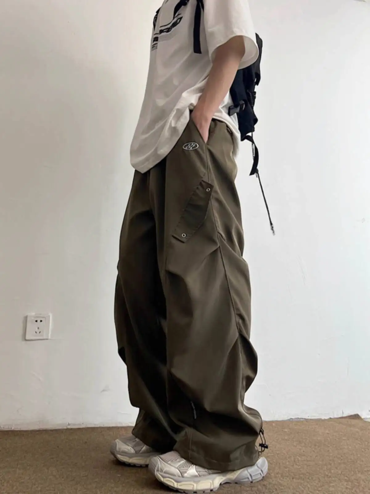 

Hip Hop Street Style Pants Men Wrinkled Gender-Neutral Casual Pants Vintage Draped Functional Wide-Leg Pants