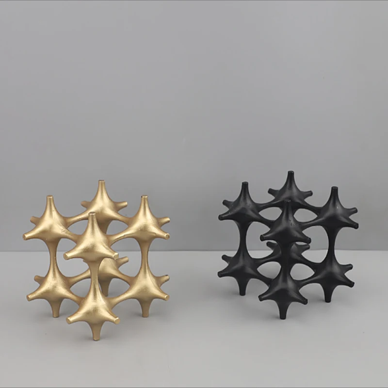 

Creative Metal Hollow Cube Ornaments Geometric Art Sculptures Handicrafts Room Entrance Office Metal Ornaments High-end Gifts