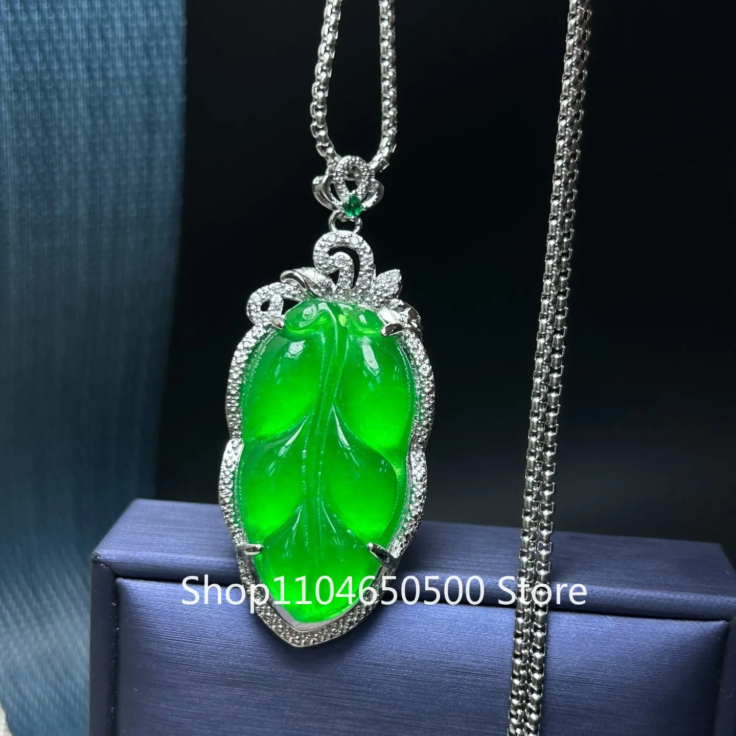 

Сертифицированный натуральный идеальный кулон и ожерелье из зеленого нефритового жадеита с высоким ледяным покрытием