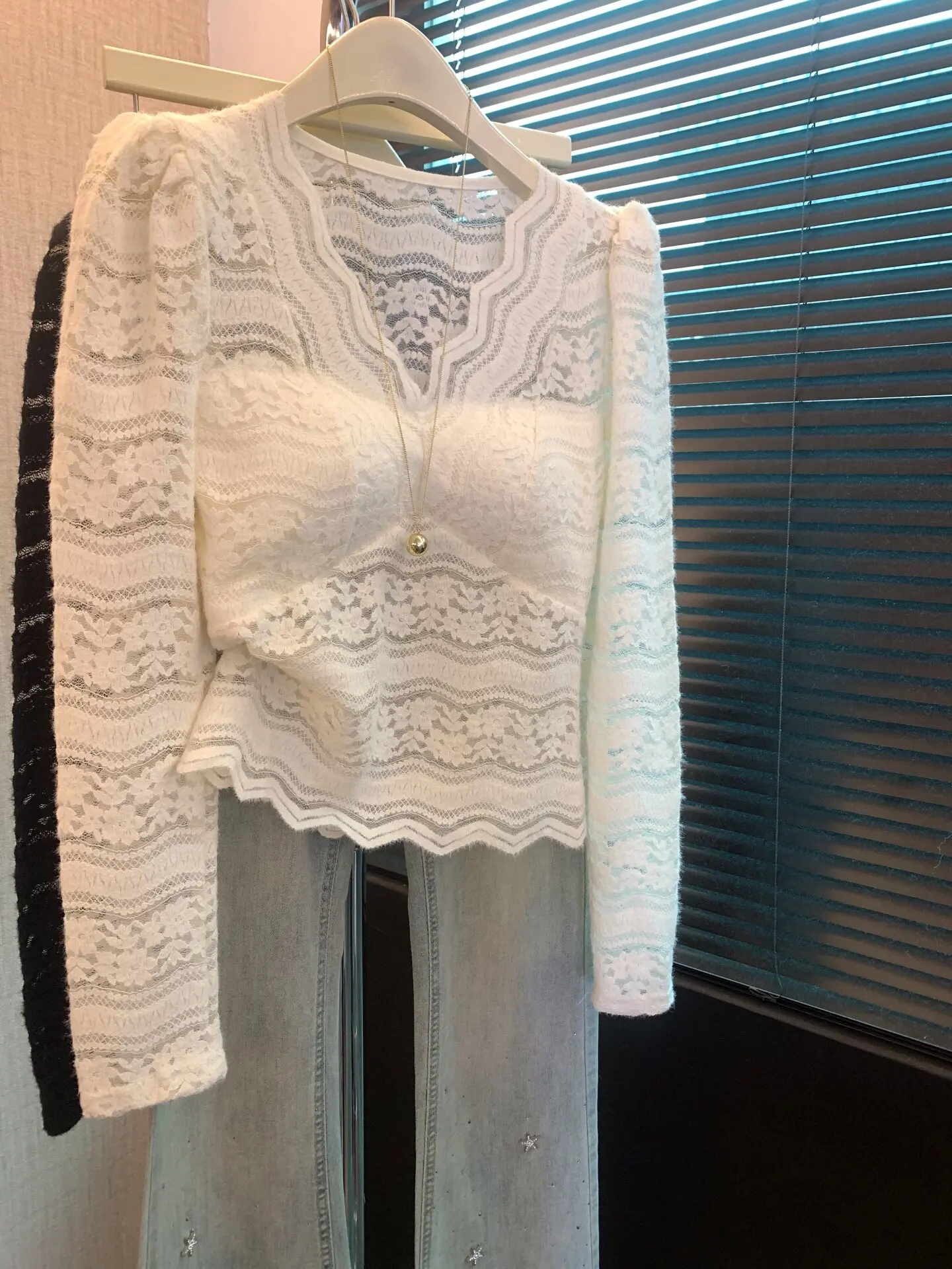 2026 Women‘s French Lace Top with Built-in Bra V-Neck Long Sleeve Bodysuit Elegant Office Wear