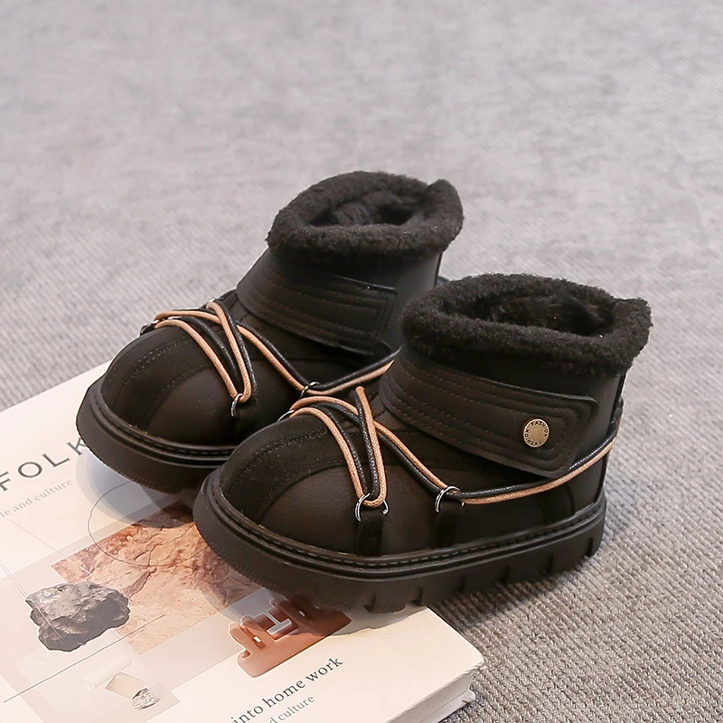 أطفال الأحذية الجلدية مع فرو سميك دافئ الأطفال أحذية بوت قصيرة أصابع مستديرة 2025 شتاء جديد بنين بنات حذاء من الجلد موضة تنوعا